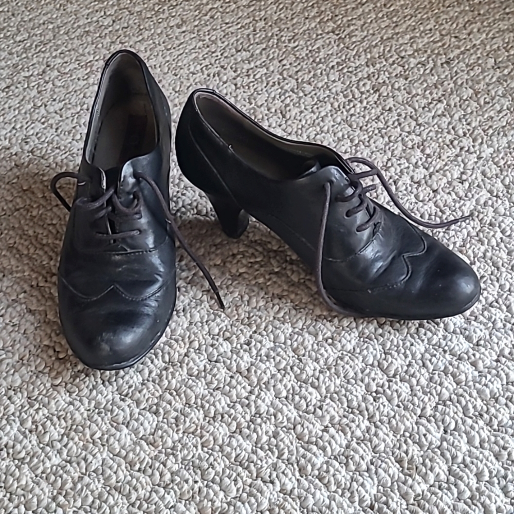 Born Graham super cute black high heel boots size 40 / 8.5
